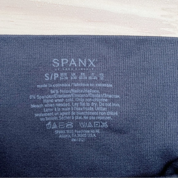 SPANX Look At Me Now Seamless Legging in Black‎ Camo, Size Small - Picture 4 of 10
